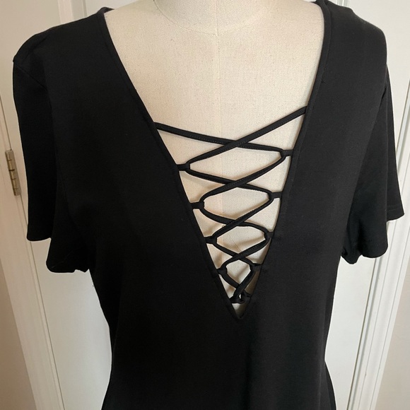 Forever 21+ Criss Cross Cleavage Dress - Picture 4 of 7